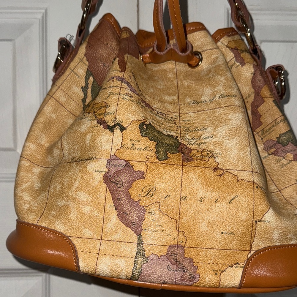 Nucelle world map bucket bag - Picture 3 of 11